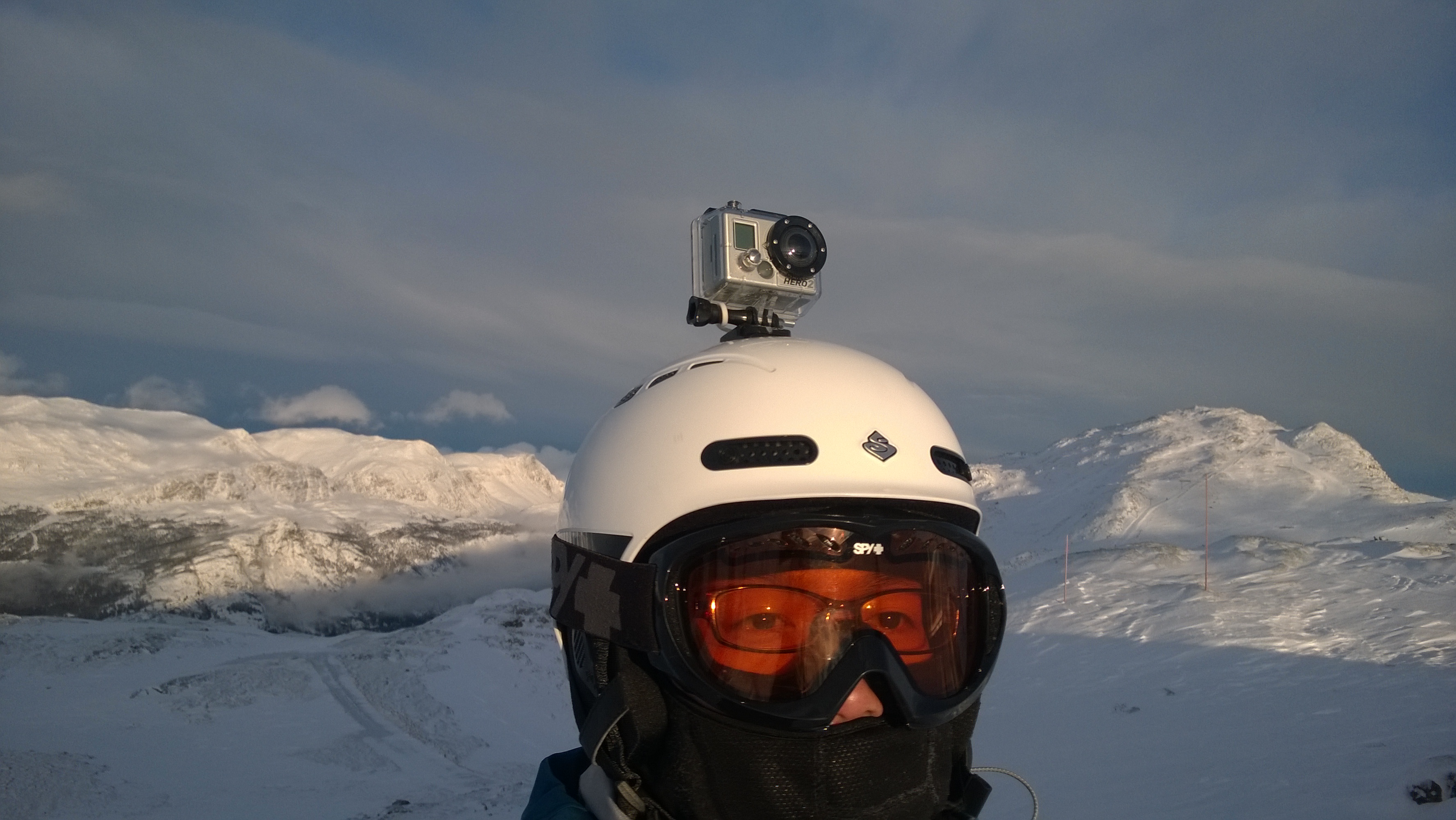 Hemsedal 人物和山体同框